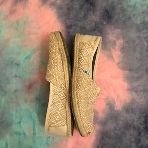 TOMS Cream with detailing